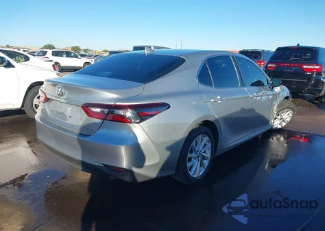 2024 Toyota Camry Le z USA, uszkodzony, nr VIN 4T1C11AK3RU253430